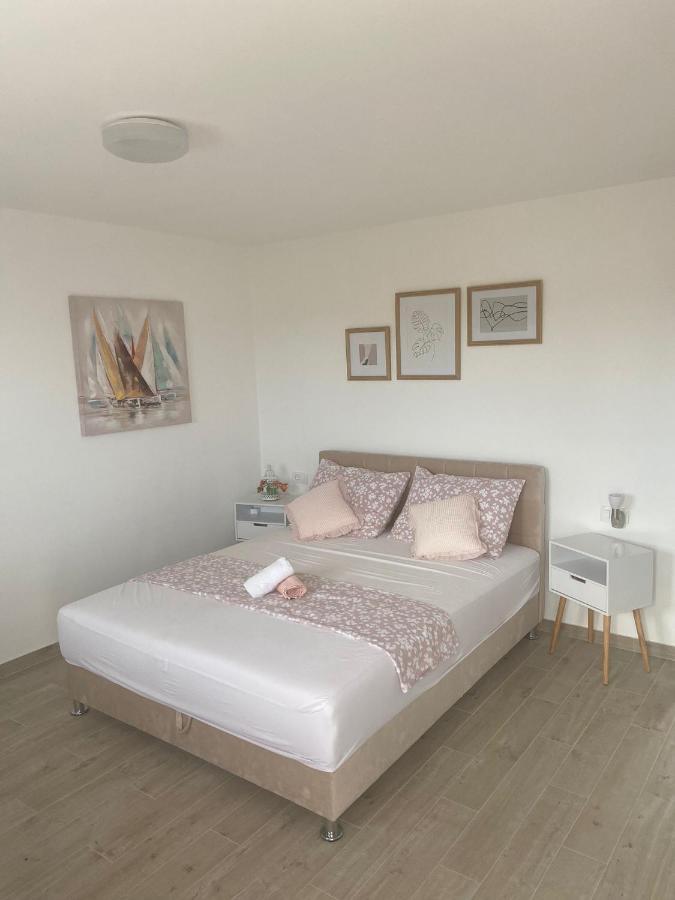 Studio Apartman Mare Trogir Exterior photo